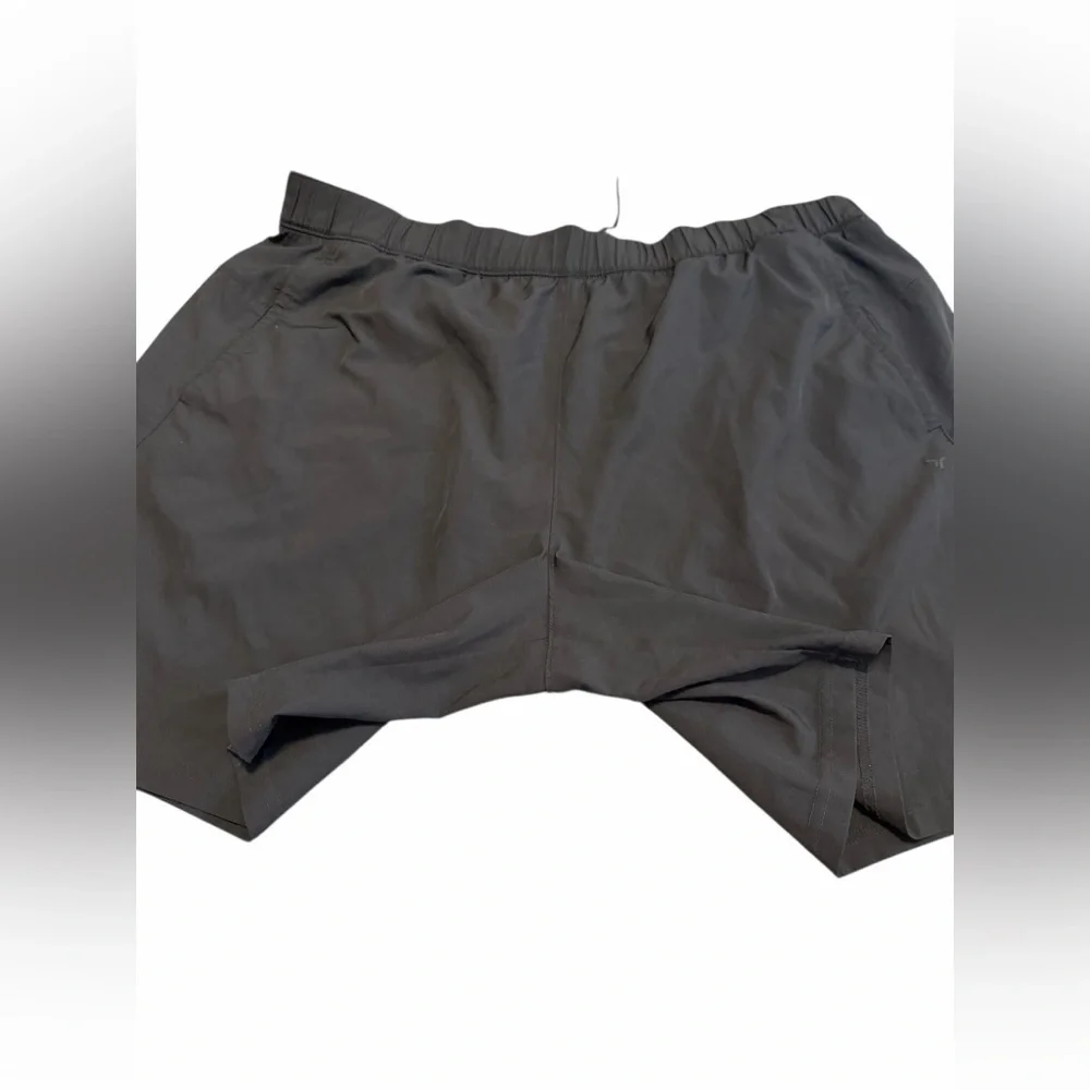 Old Navy Men’s Essential Woven Workout Shorts 7 Inch Inseam